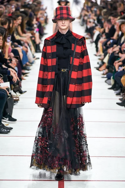 Look 64